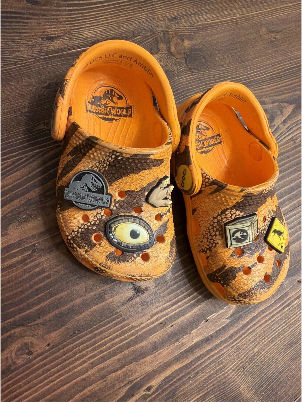 CROCS 208848-ORZI Toddlers Jurassic World Classic Clogs in Orange Zing Size 5c